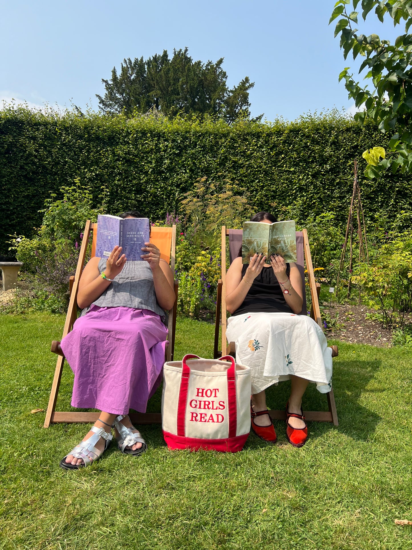 "Hot Girls Read" Tote Bag