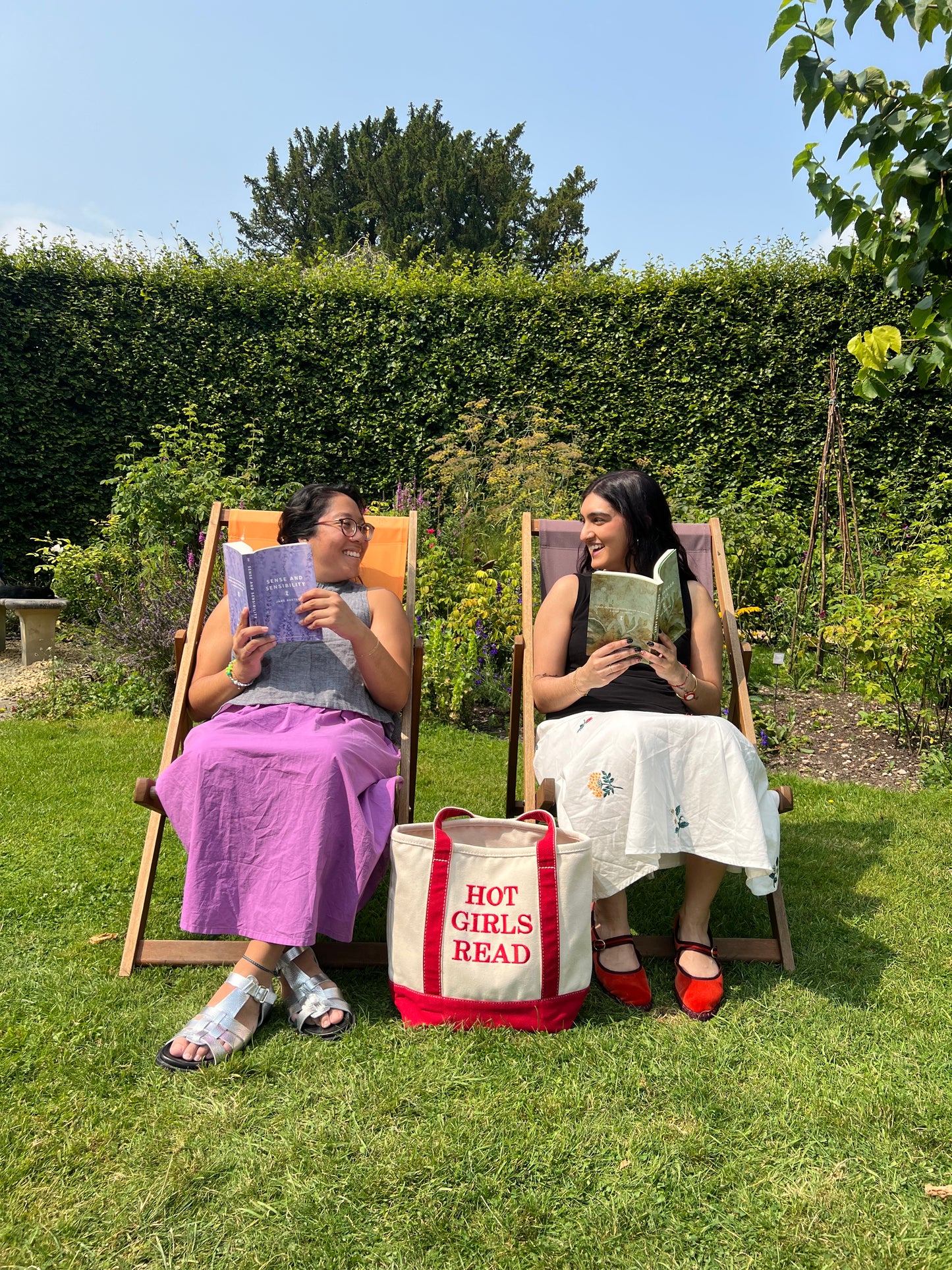 "Hot Girls Read" Tote Bag