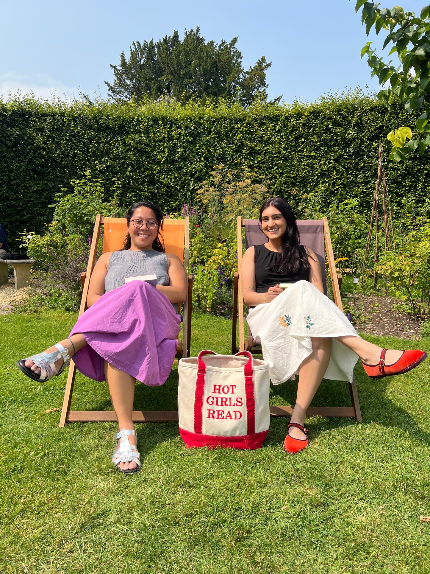 "Hot Girls Read" Tote Bag