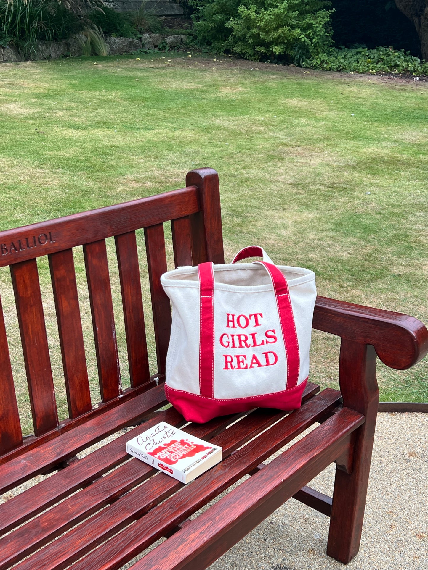"Hot Girls Read" Tote Bag