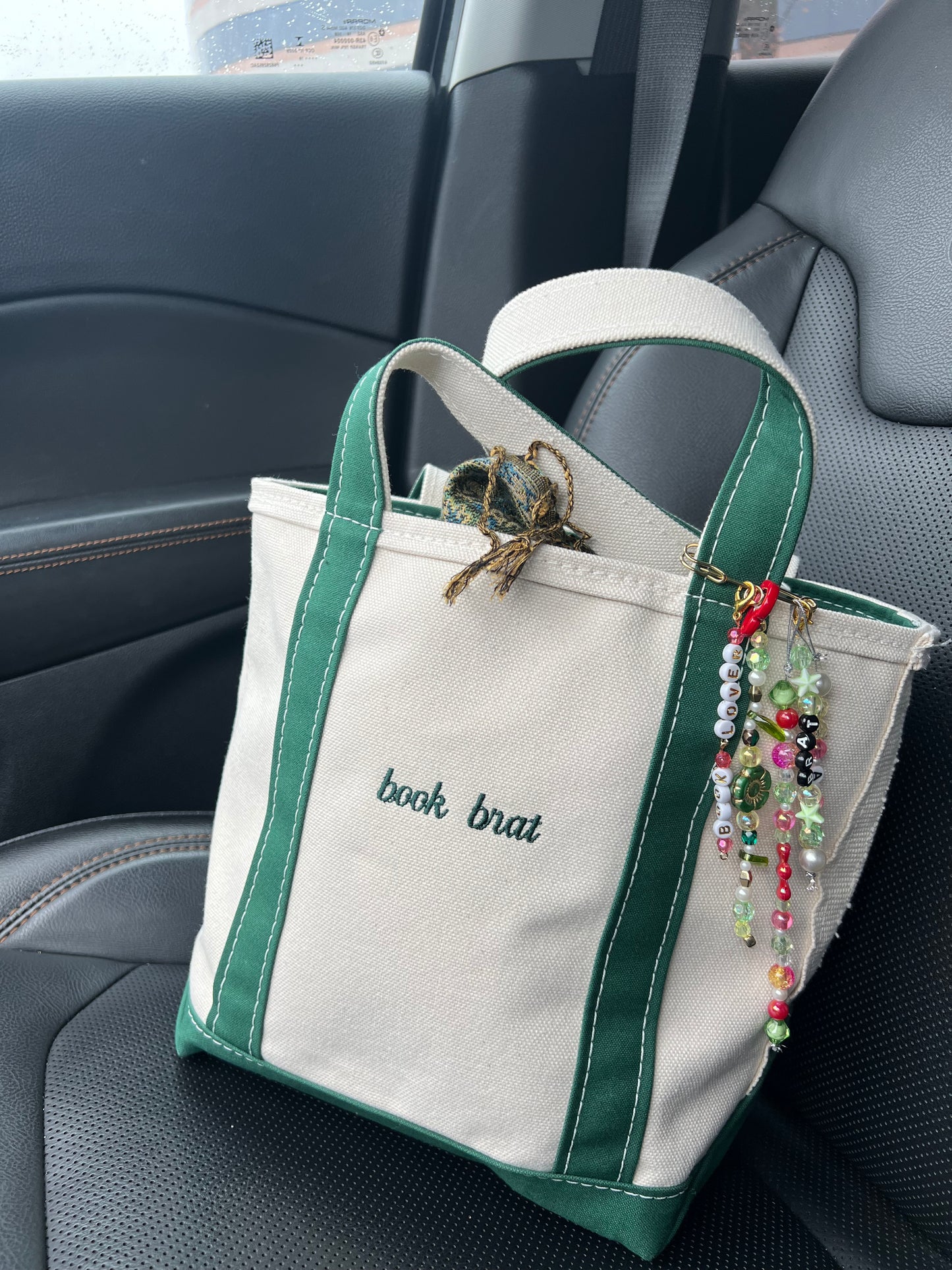 "book brat" Tote Bag with zipper