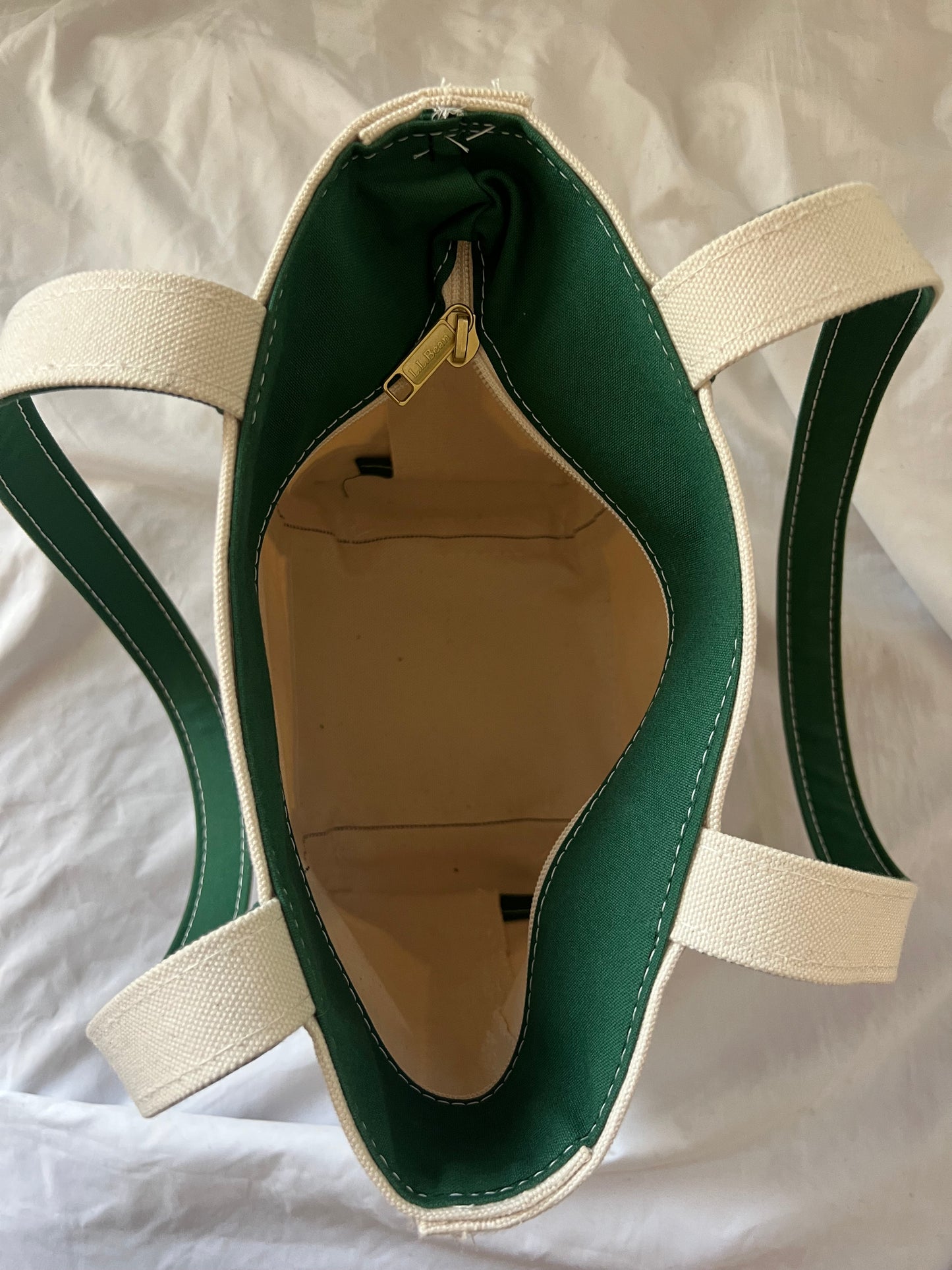 "book brat" Tote Bag with zipper