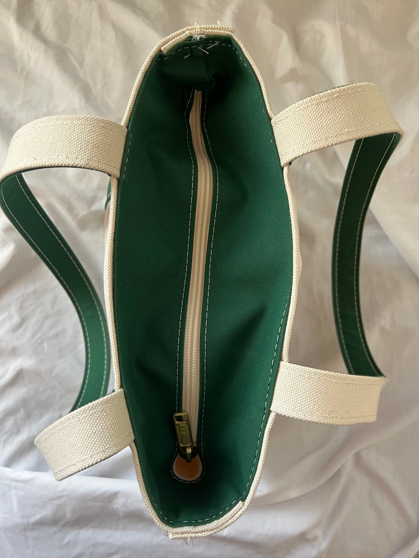 "book brat" Tote Bag with zipper